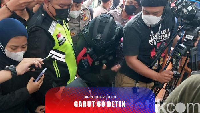 Aksi Syarifah Tarik Tangan Ferdy Sambo Jelang Sidang Tuntutan